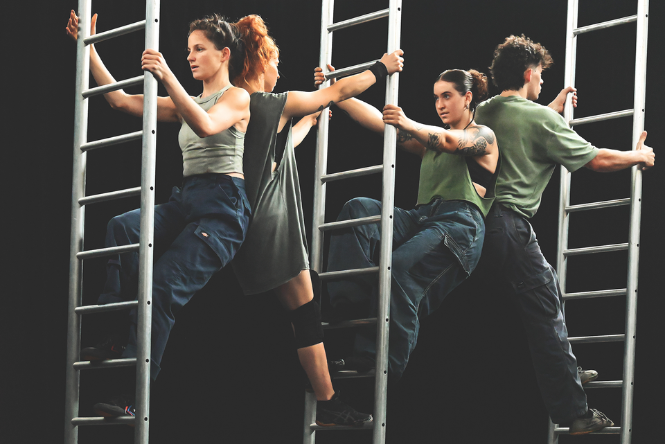 Beyond Circumstances Cultura