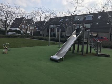 Foto van een klimtoestel in de wijk De Leyens in Zoetermeer.