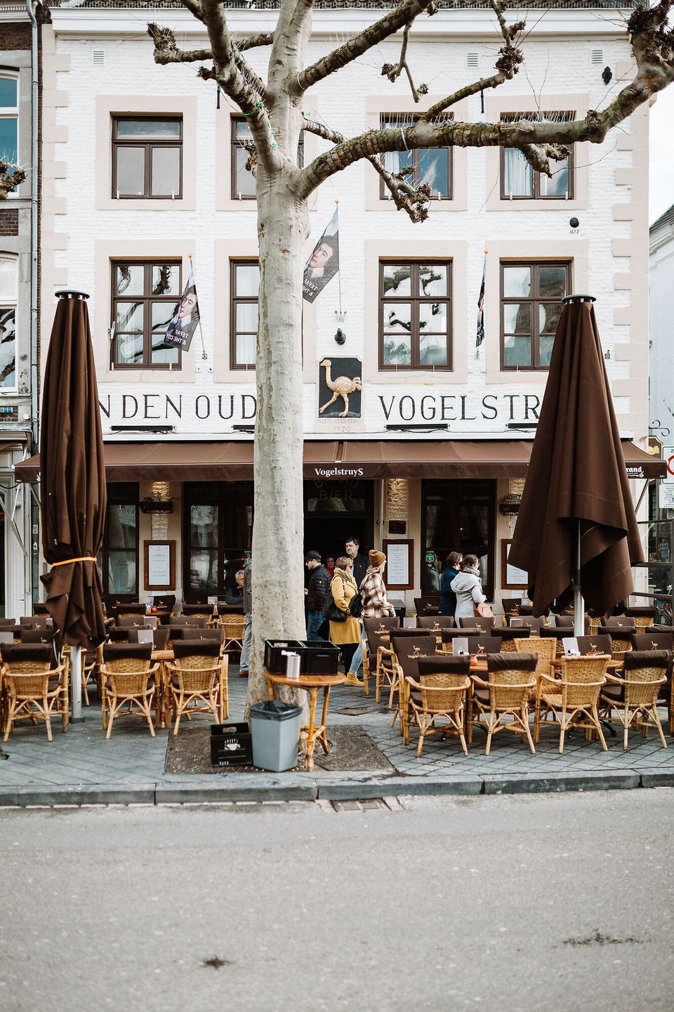 In Den Ouden Vogelstruys cafe Vrijthof Maastricht terras