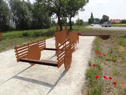 Visualisatie van de Romeinse weg aan de Grote Molenstraat met wagen en ossen van cortenstaal.