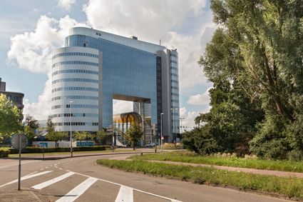 Foto van het gebouw met de bijnaam de Poort op Boerhaavelaan 40 in Zoetermeer.