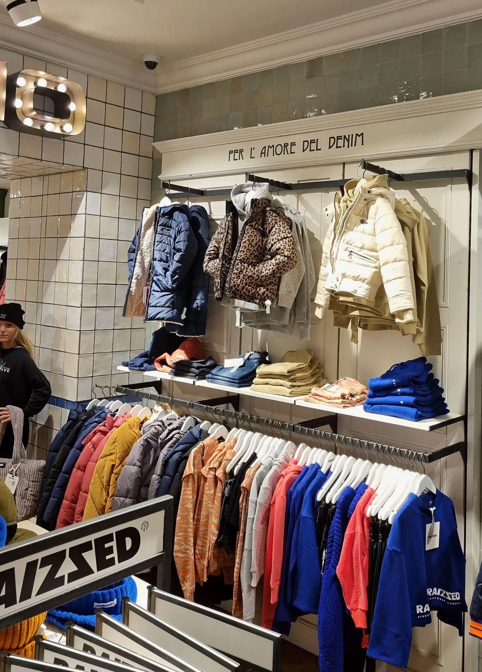 Vingino store Maastricht winkel binnen kledingrekken