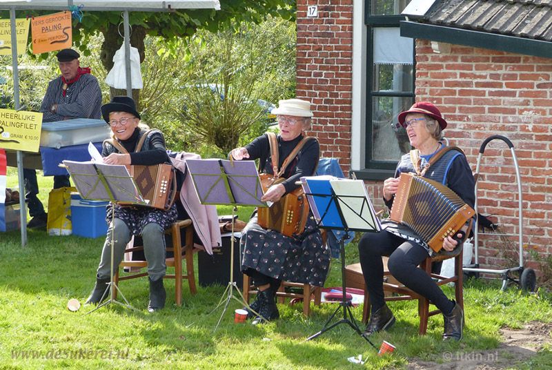 Gezellig trekzak muziek bij museum De Sukerei