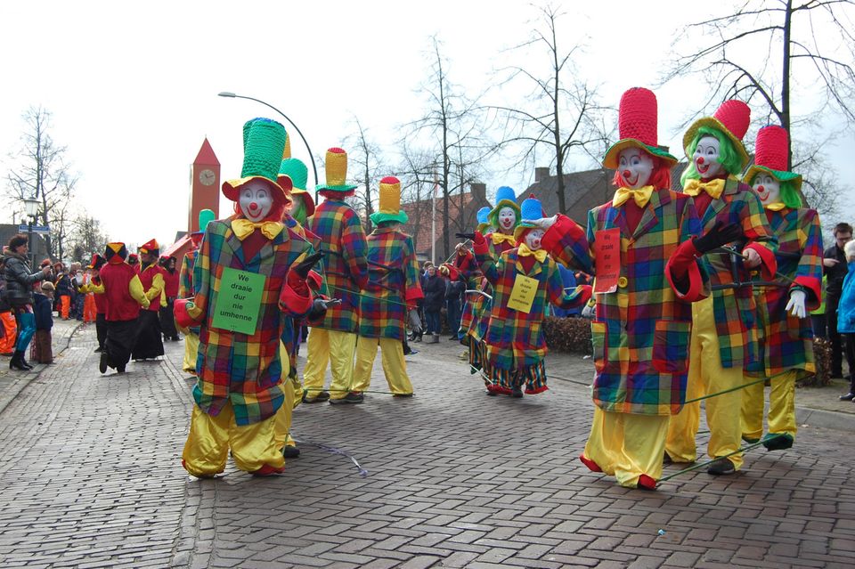 carnavalsoptocht in strijkersgat