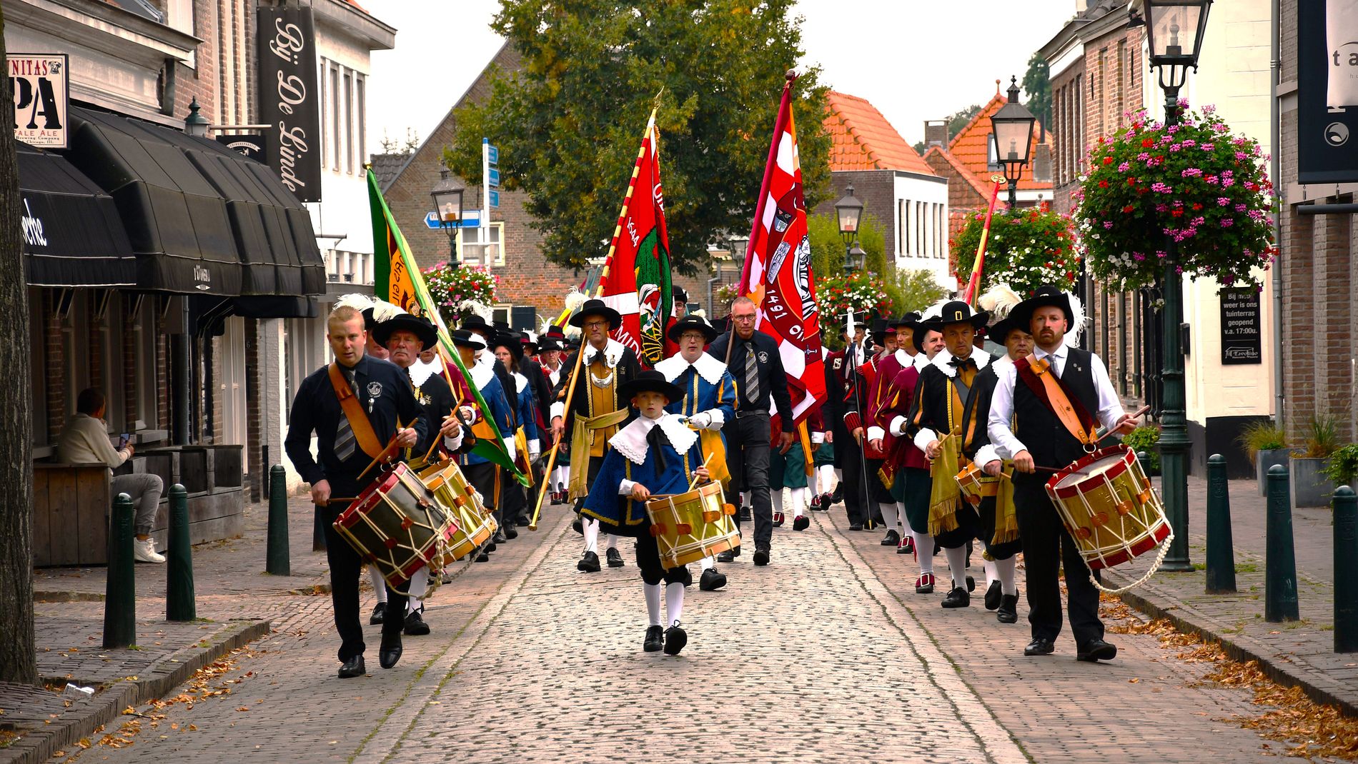 de gilden lopen in de rijkesluisstaat