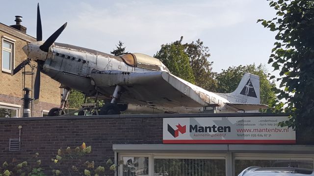 Vliegtuig aan de Beresteinsevaart