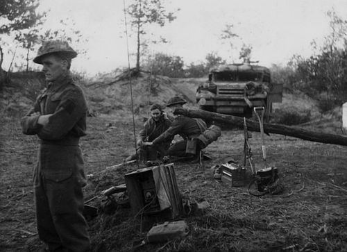 Radiopost 5e Seaforths in de duinen
