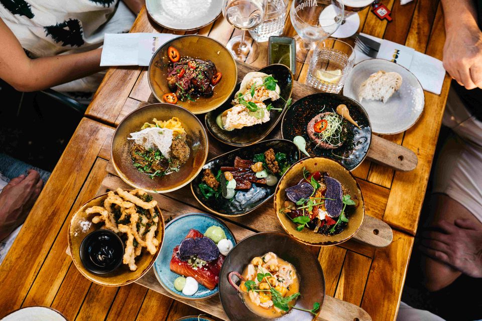 Restaurant Noon Maastricht plank op tafel