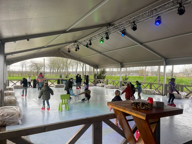 Schaatsbaan bij Bierbrouwerij Oijen met kinderen