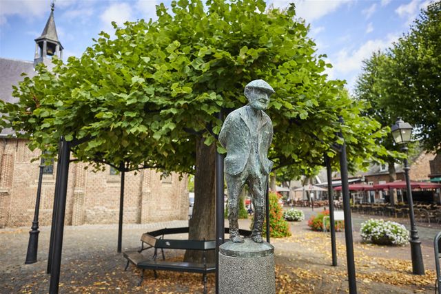 Beeldje op de Markt in Eersel