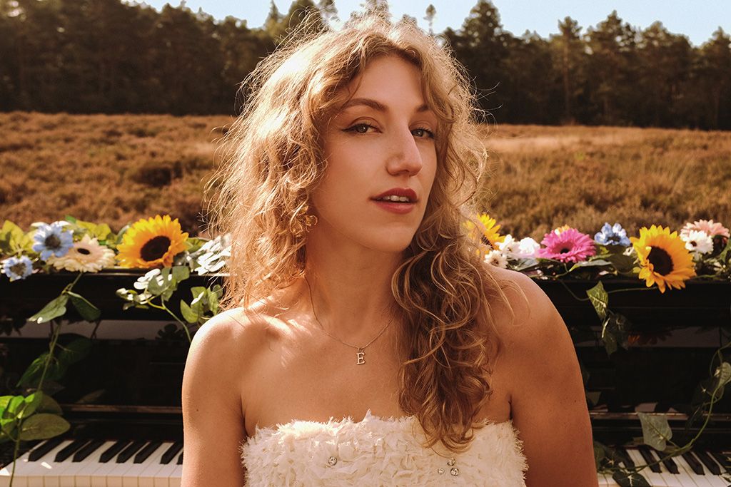 Eline Marleen Verkuijl:  Broken World