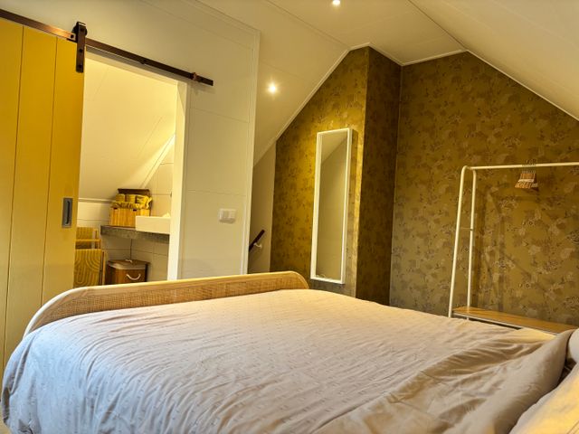 Overnachten in de Boterkamer met eigen sanitair en ontbijtmogelijkheden.