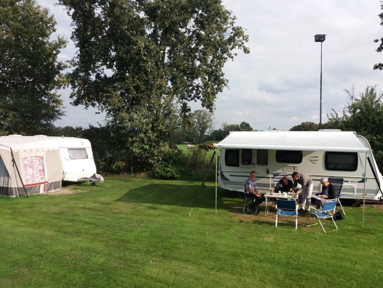 Caravans op de camping