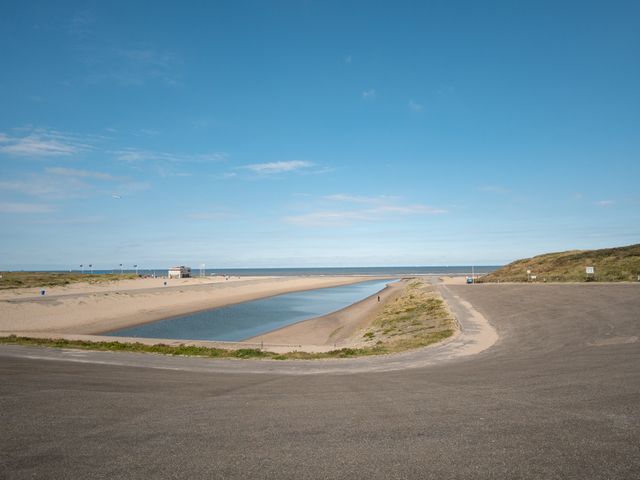 De Uitwatering in Katwijk, waar de Oude Rijn in zee stroomt.