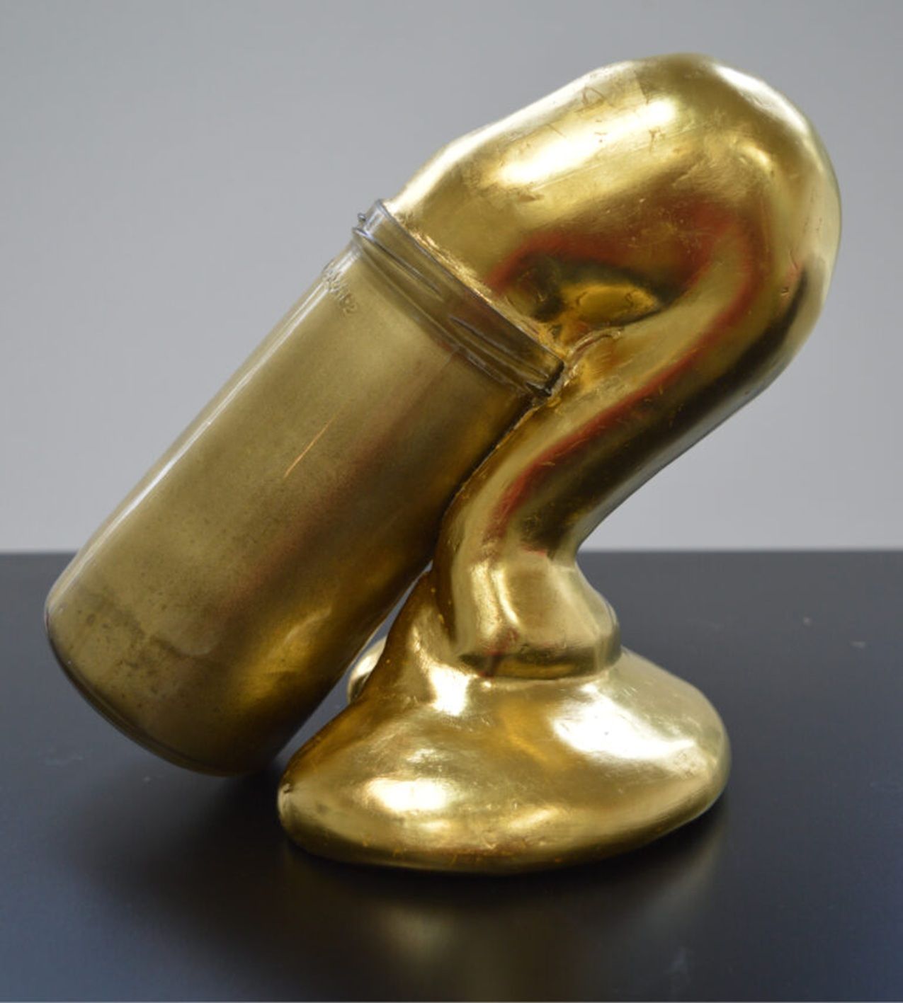 Tentoonstelling - Erik Wuthrich - Tafelzuur2 - Acrylhars-glas-bladgoud, 22x23x15 cm. - 2024