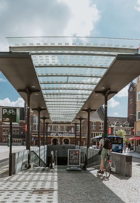 Stationsstraat Maastricht Wyck entree fietsenstalling