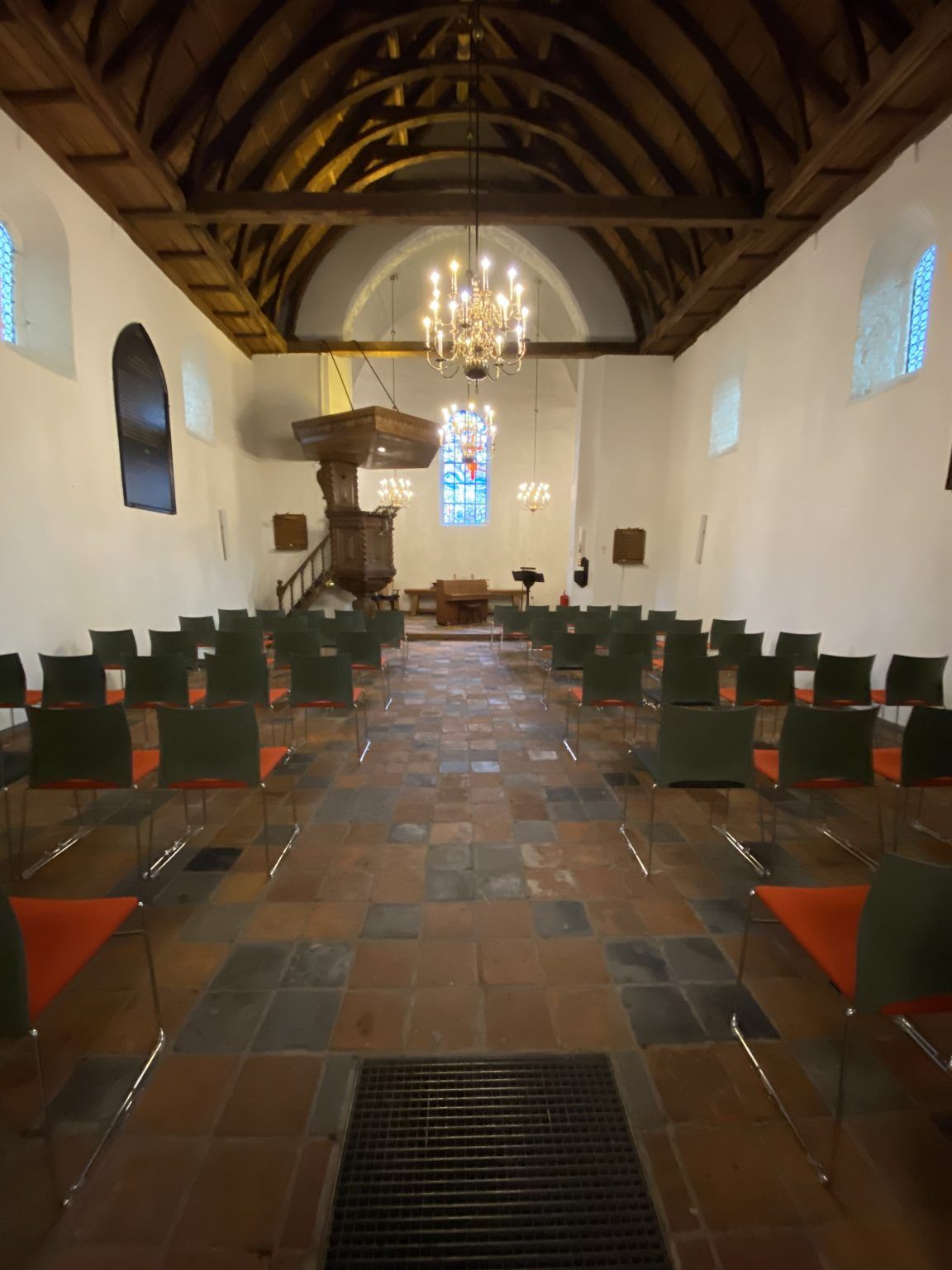 interieur van het Boterkerkje met zicht op de kapconstructie