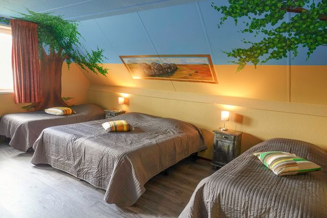 Mit der ganzen Familie im Hünengrab-Zimmer des Drouwenerzand Hotels übernachten.