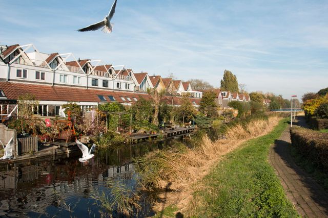Dit zijn woningen en een buurthuis in de wijk Seghwaert in Zoetermeer.