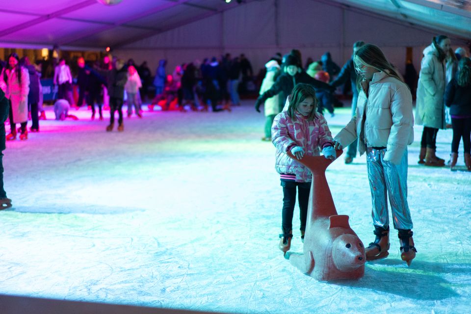 Schaatsbaan met kinderen