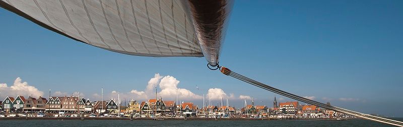 Uitzicht vanuit de boot over Volendam