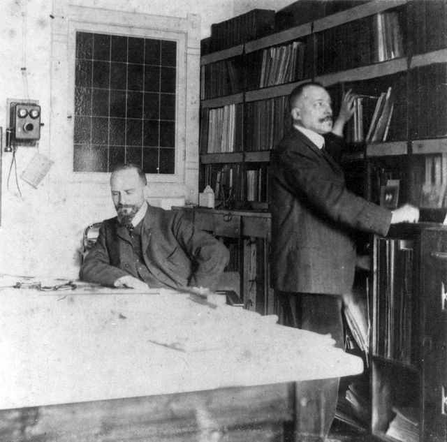 henri en oscar leeuw in hun kantoor