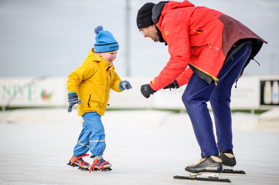 Flevonice Dronten winter vader zoontje schaatsen