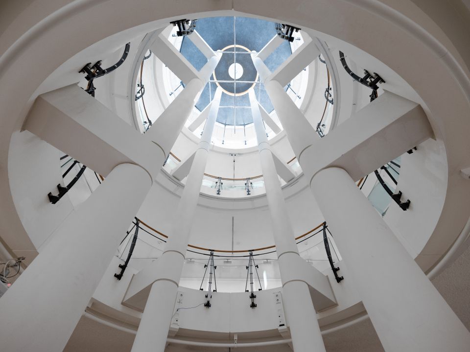 Koepel met daglicht bovenin het Fotomuseum