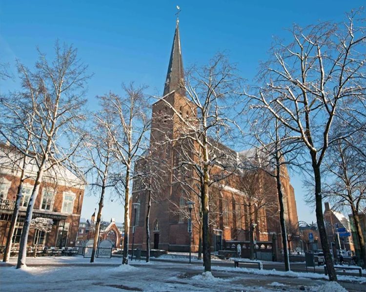 Willibrorduskerk met Markt
