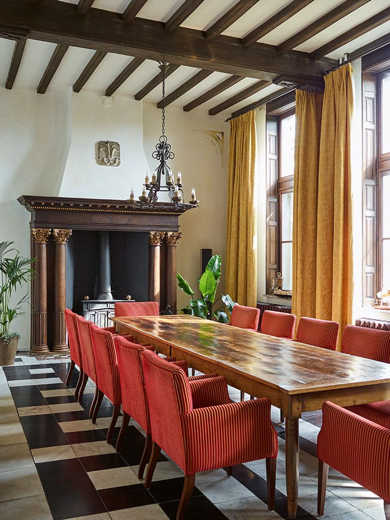 Kasteel Andre Rieu eetzaal tafel en stoelen