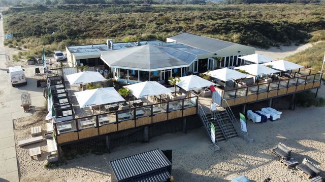 Bovenaanzicht van Beachclub Looxs in Ouddorp