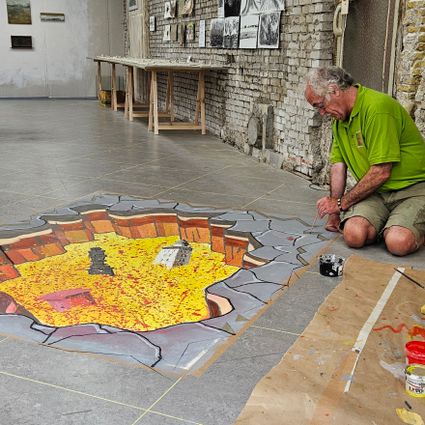 Peter de Visser schildert een Hole in the GROÛND