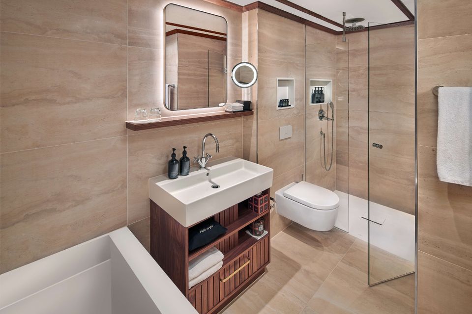 Grand Hotel Huis ter Duin - Historic Large Seaside Bathroom