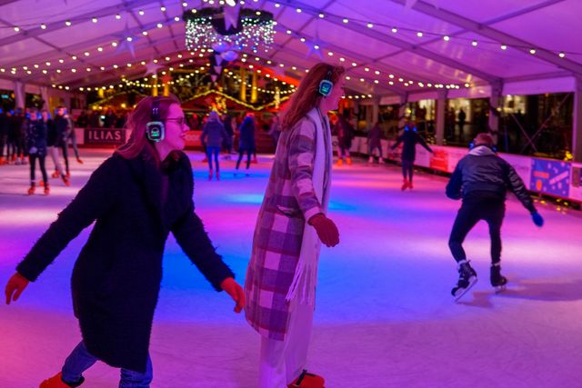 Silent Disco op de drijvende ijsbaan Leiden