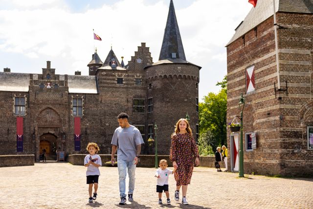 Gezin Kasteel Helmond (rechtenvrij)