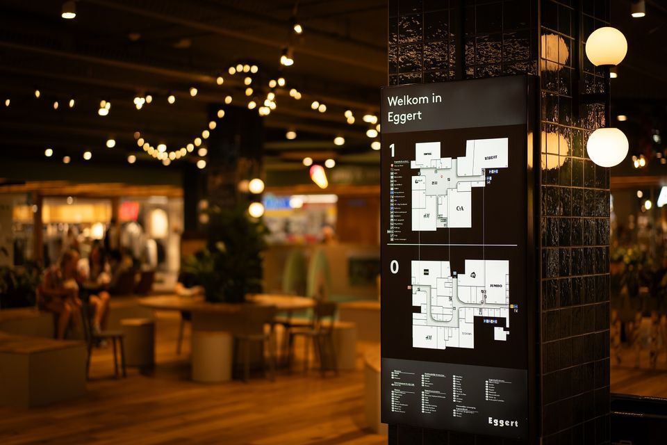 Een plattegrond met bord van Willem Eggert winkelcentrum