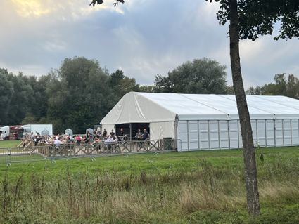 Feesttent kermis Beek en Donk