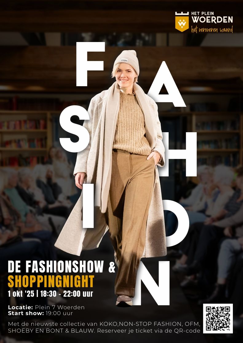 Model loopt over de catwalk tijdens de Fashionshow & Shoppingnight op Plein 7 in Woerden, met promotietekst en logo van Het Plein Woerden.