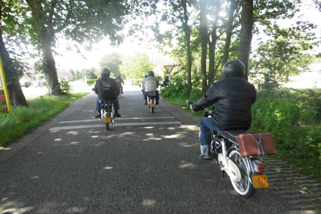 Oldtimer Peelrit Griendtsveen op brommers