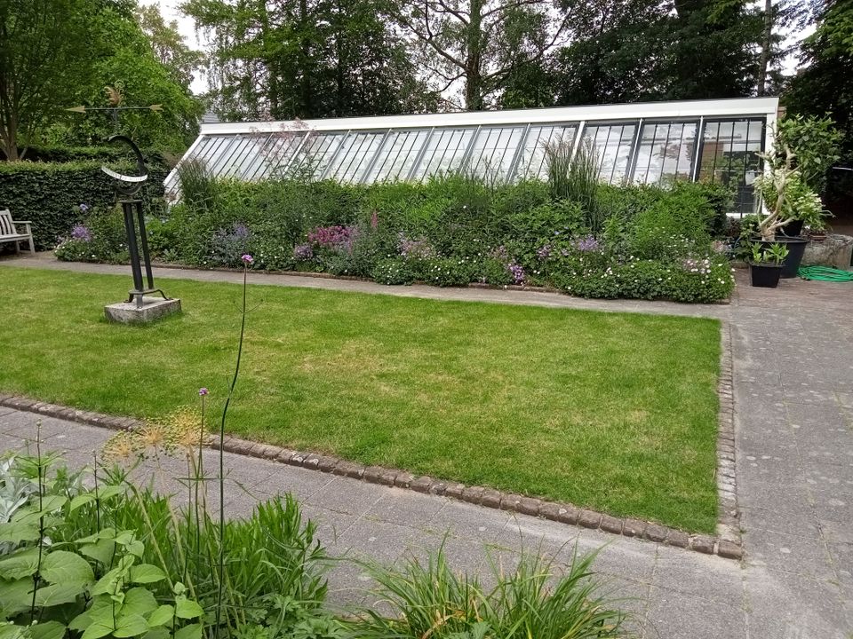 Lessenaarskas plus border