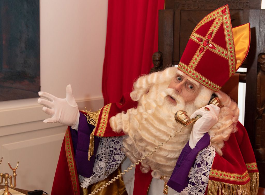 Sinterklaas leest voor!