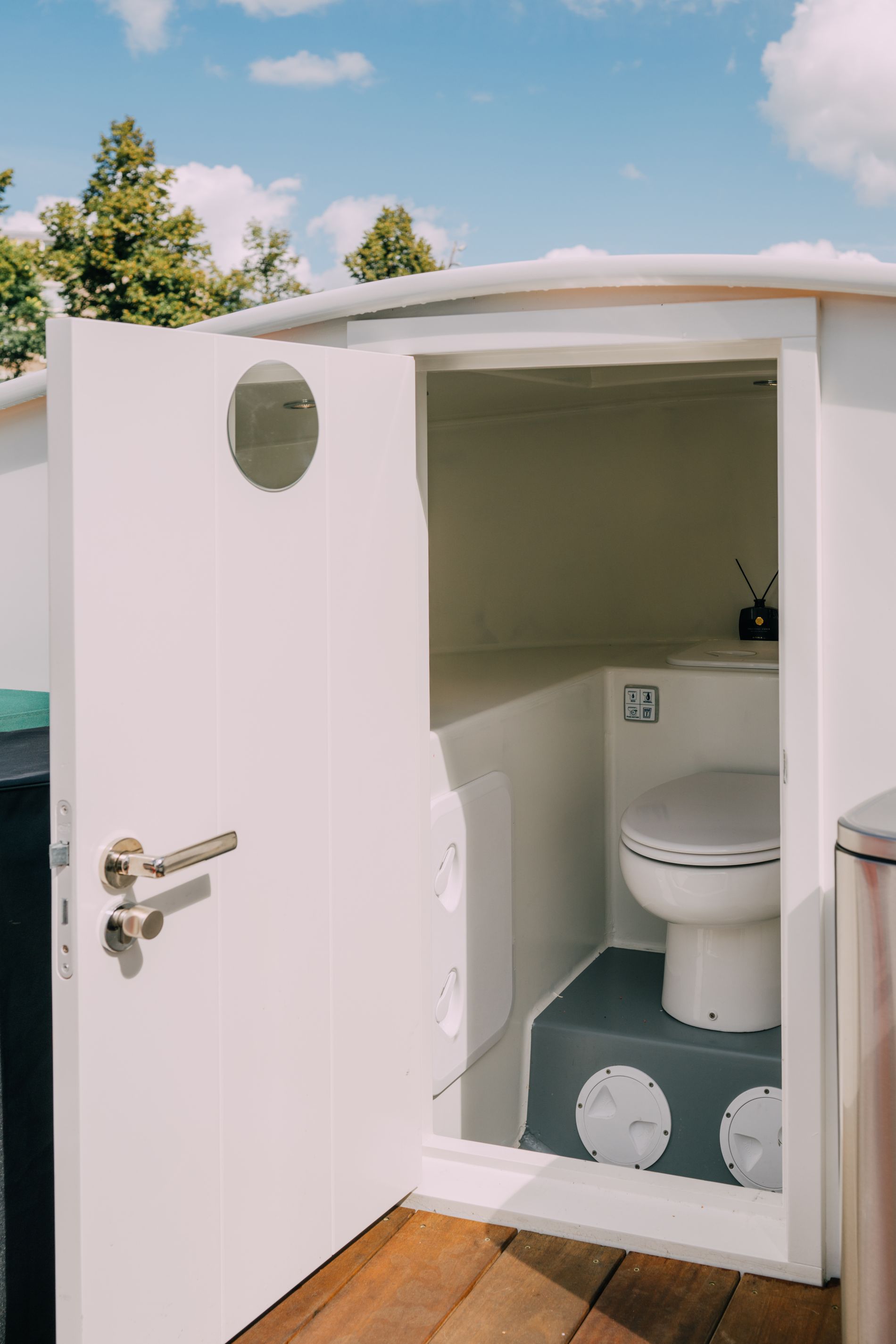 Alle boten van De Stadsboot Breda hebben een toilet aan boord