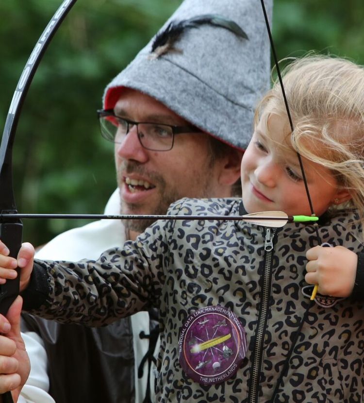 Vader en dochter aan het boodschieten