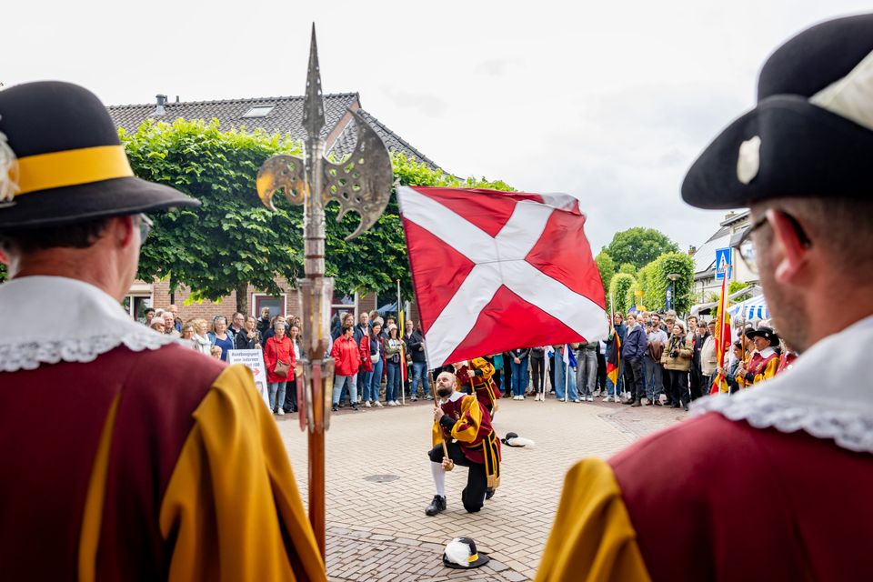 Bierpompfest zwaaien met vlag