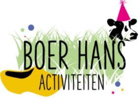 Logo activiteitenlocatie Boer Hans in Montfoort, Groene Hart, illustratief beeldmerk met gras, speelse typografie en verwijzing naar groepsactiviteiten en buitenactiviteiten op het erf.