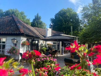 Voorkant terras Boshuys Hermitage.