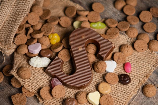 pepernoten en een chocoladeletter