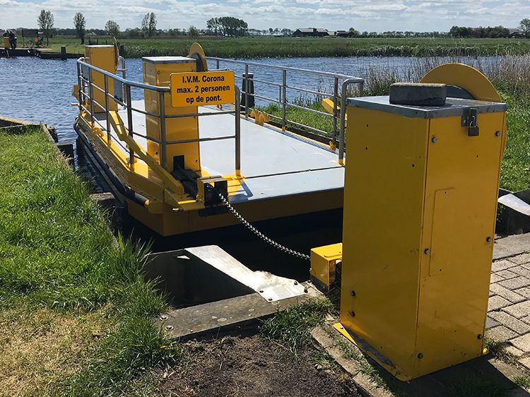 Het pontje aan de Friese oever