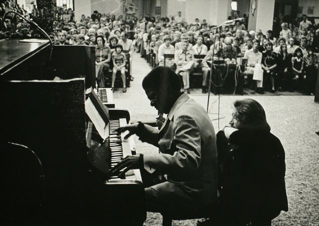 Pianist Cousin Joe zorgde voor veel sfeer in de San Salvatorkerk tijdens de kerkdienst met het festival van Jazz in Duketown in 1976 