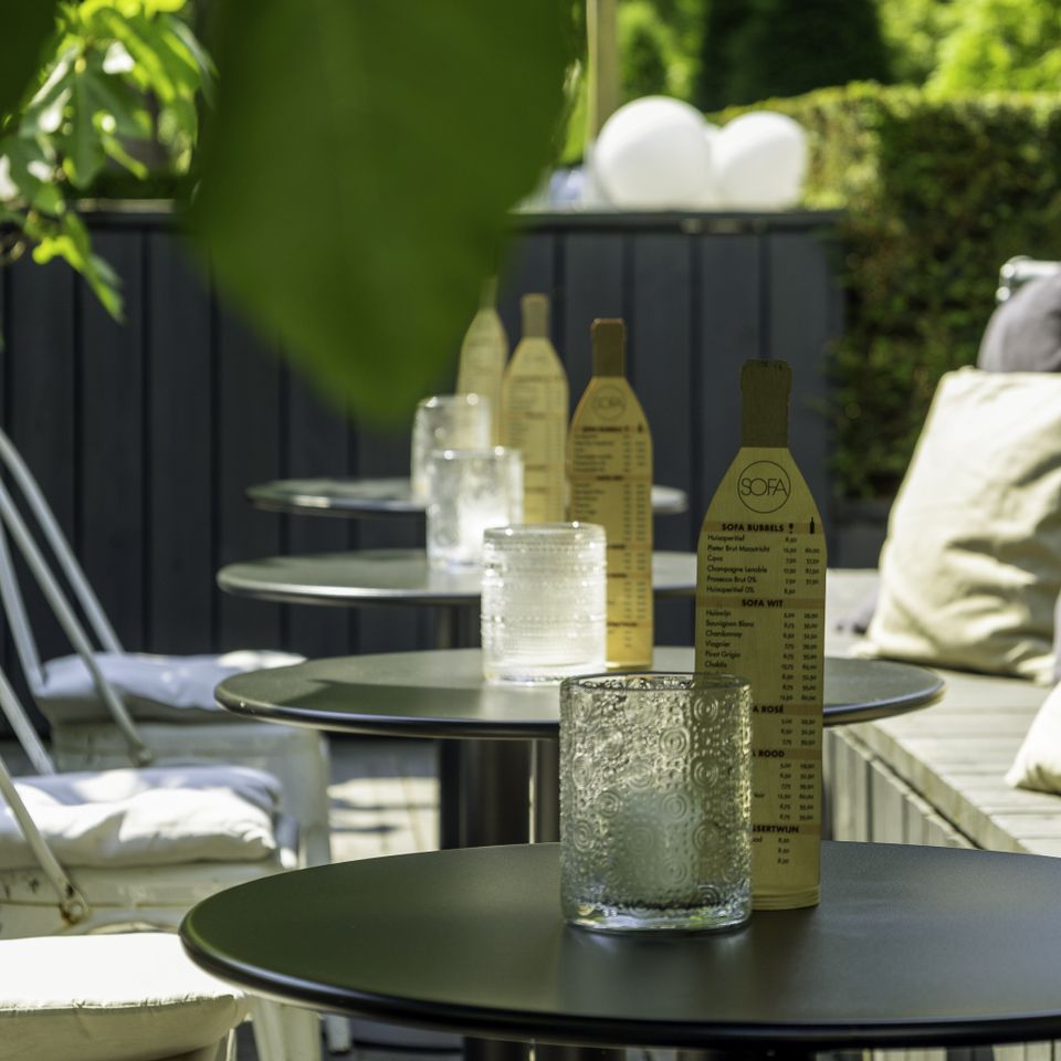 Restaurant SOFA Maastricht terras tafeltjes